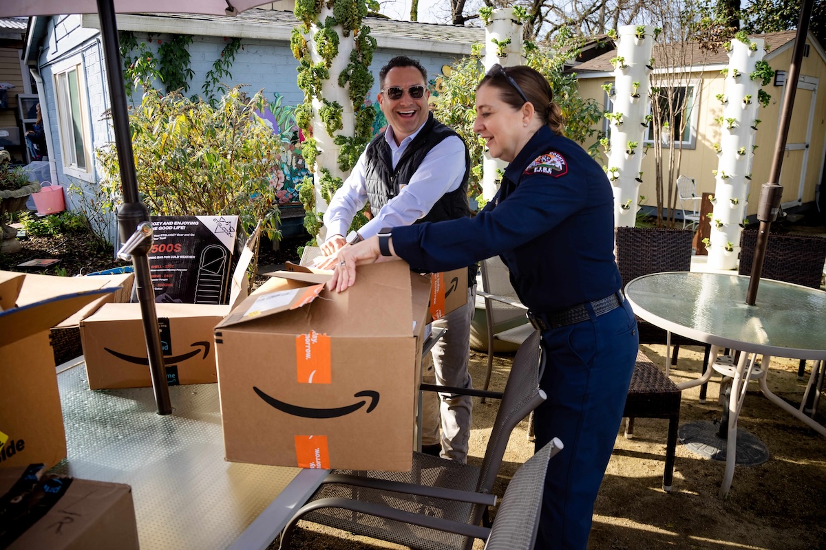 Read more about the article Artist Davingy & The Kubrin Group Join Forces to Support The Living Room & Sonoma County Fire District