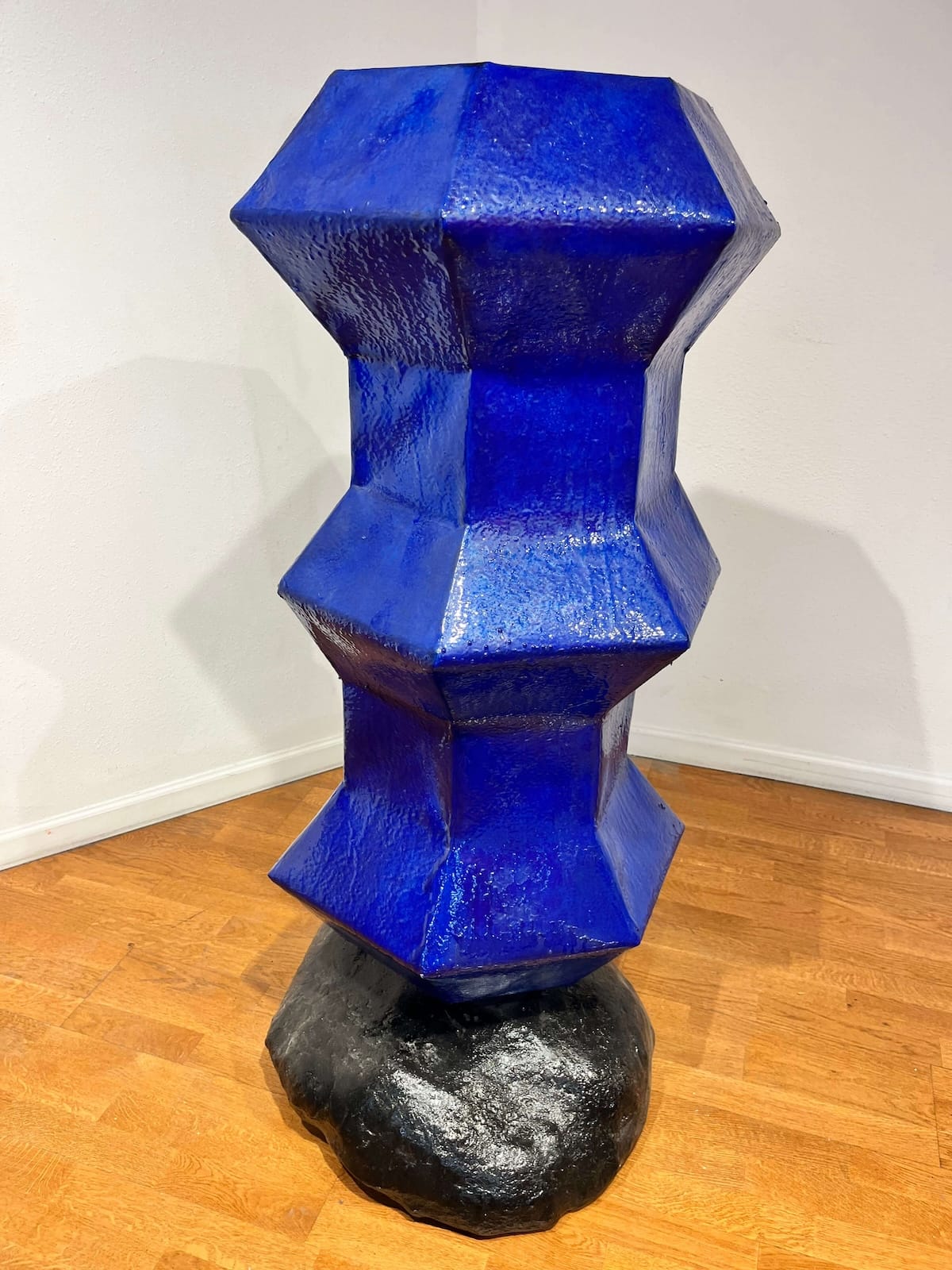 Read more about the article Davingy’s “Mini Pod” and “Cool Jazz” Selected for Central Coast Sculptors’ “Off the Wall” Exhibition at Art Center Morro Bay